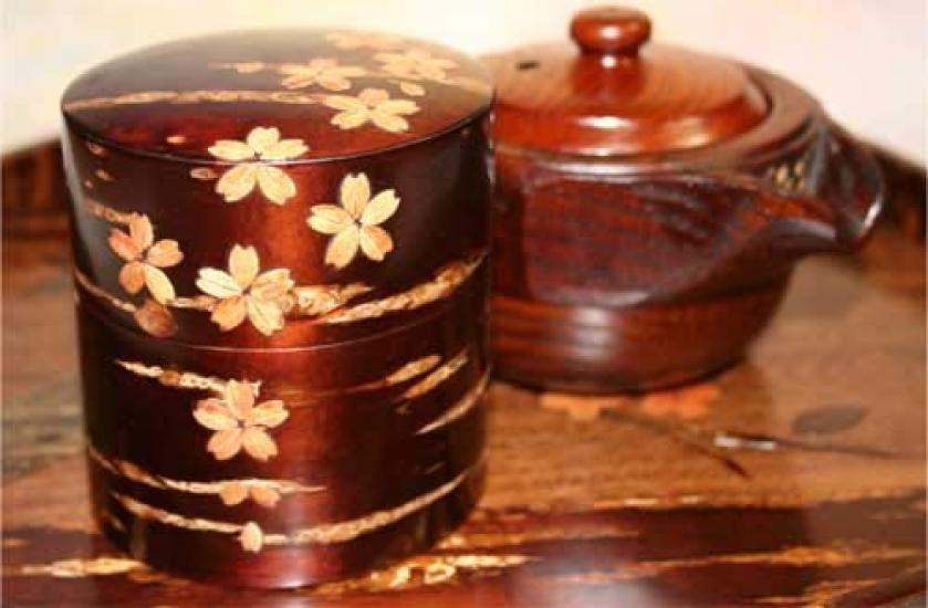 Kakunodate cherry bark crafts: Tea caddy made entirely from cherry bark (medium)