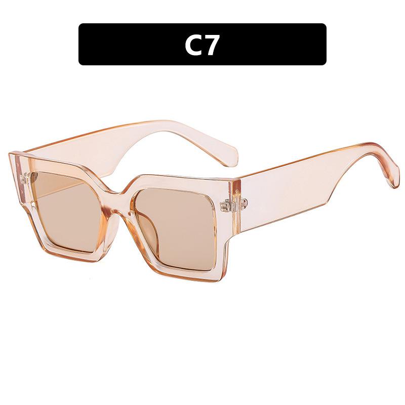 Женские солнцезащитные очки в квадратной оправе — фото 11