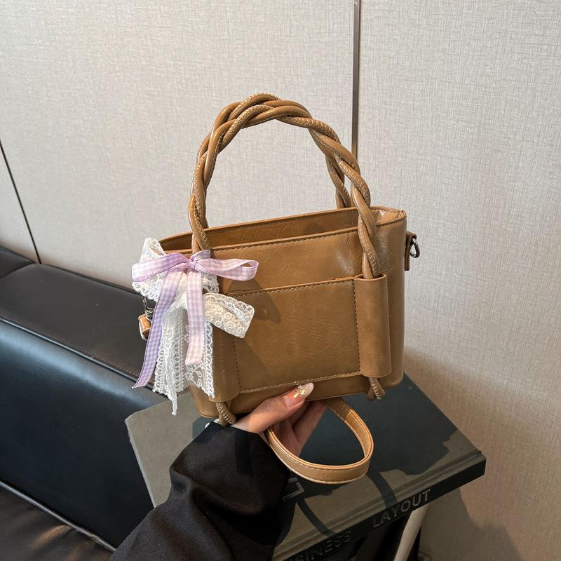 Exquisite Portable Small Bag Women 2025 New Fashion Versatile Messenger Bag Summer Popular Bucket Bag