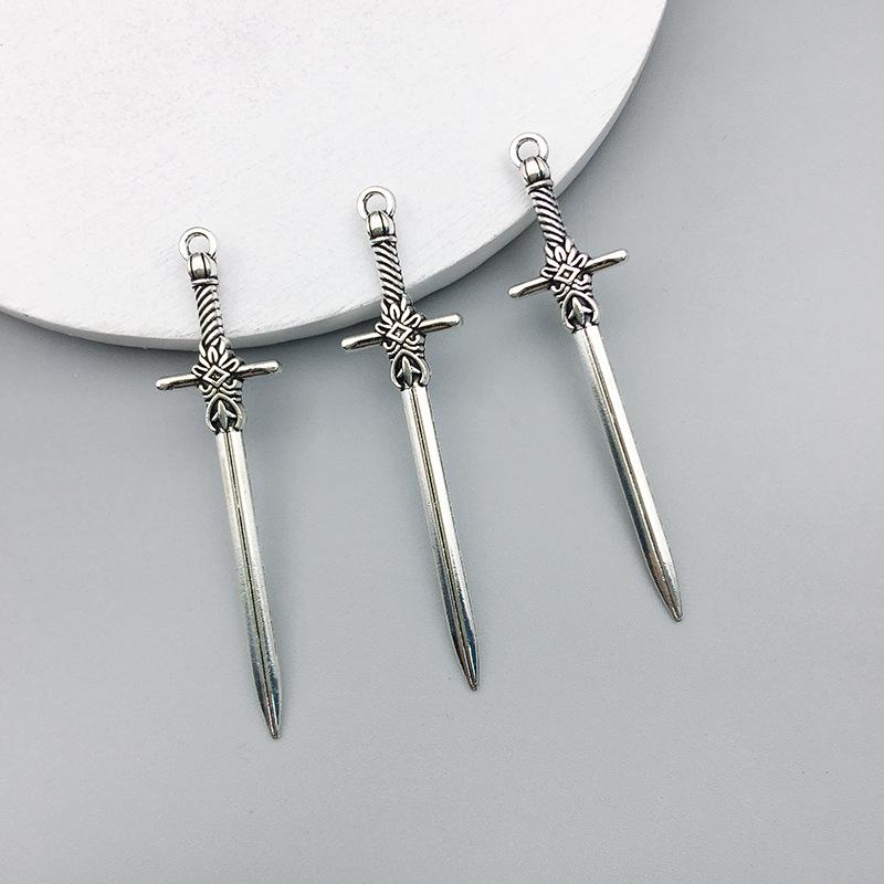 

Подвеска из сплава в виде длинного меча: Брелок для ключей своими руками