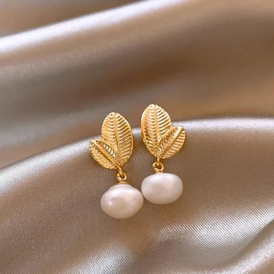 Orecchini a lobo con nappe, design a foglia di pianta alla moda, perle d'acqua dolce 100% naturali, placcati in oro 14K, per regali da donna