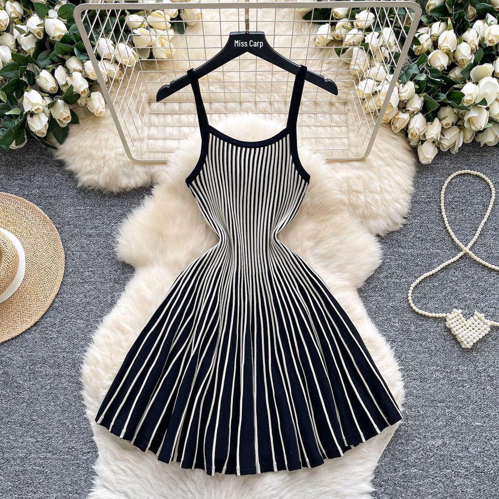 Noble Sense French Retro Autumn Dress: Spaghetti Strap, Waist-Cinching, Slimming Pleated Stripe Knit, 2025 Women's Collection