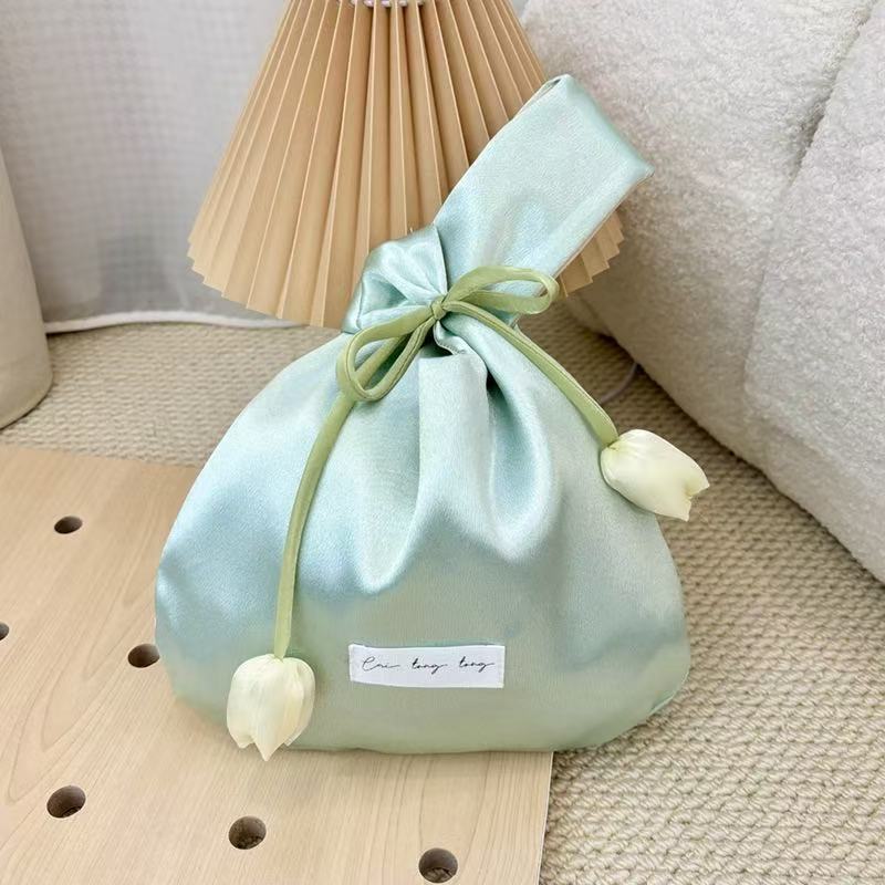 Vest Shape Tulip Wrist Bag Large Capacity Tope Handle Wedding Beauty Bag New Chinese Style Silk Cloth Goddess Day Gift Bag