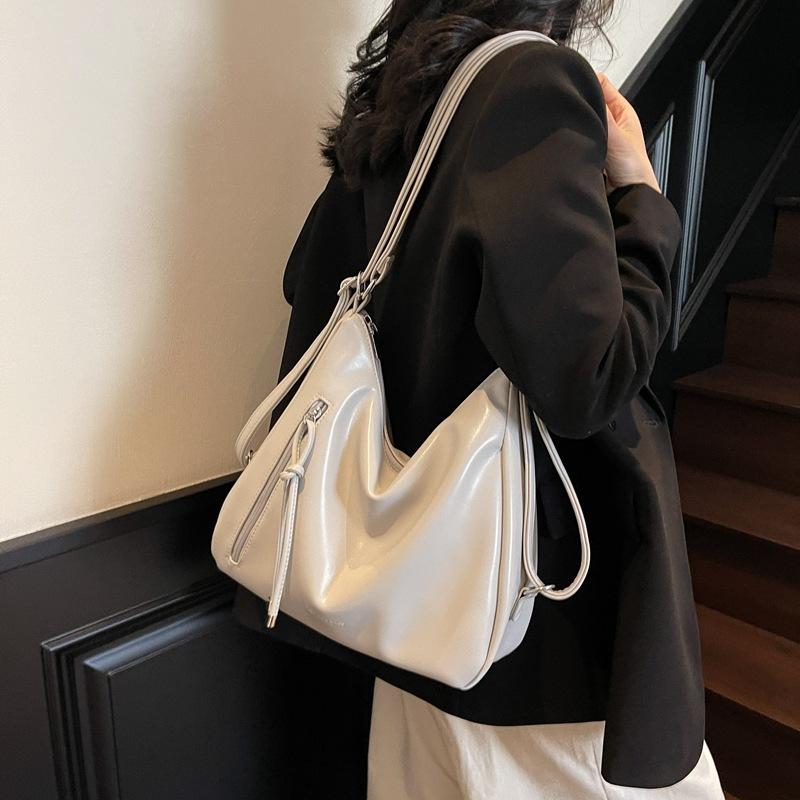 Large-capacity commuter tote bag women's 2025 new niche design shoulder bag multi-functional Korean version of casual backpack
