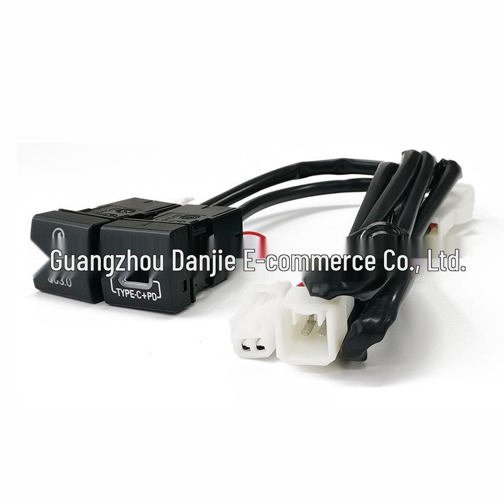 Toyota Prado 18-25 QC3.0 & Type-C Car Charger for Corolla/Hiace 300
