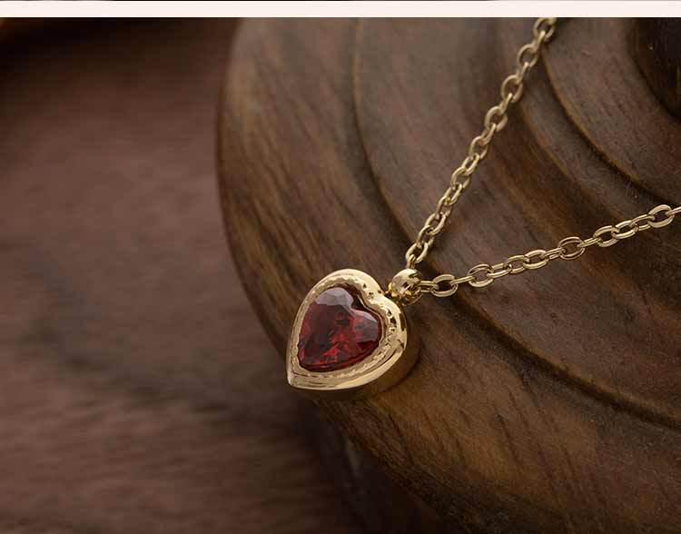 Peach Heart Zircon Pendant Necklace, Gold-Plated Titanium Steel, Sweet and Versatile Everyday Clavicle Chain
