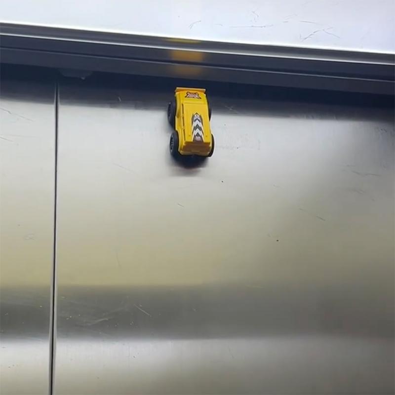 1 Piece Climbing Car Toy Wall Climbing Car Inertia Pull-Back Anti-Gravity Rail Car Magnetic Wall Car Fun Toy