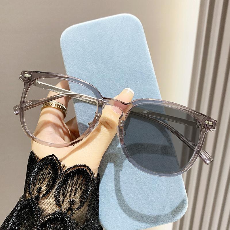 2025 Color Changing Myopia Glasses for Women Men Retro Round Anti Blue Light Near Sight Glasses Ultra Light Diopter Eyeglasses