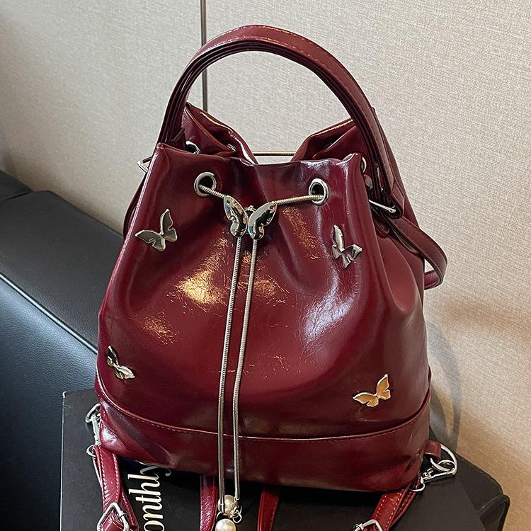 2025 Damen Silber Eimer Tasche: Roter Sommer-Schulterrucksack