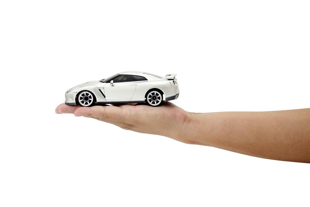 Kyosho America 66608 FIRST Mini-Z Nissan GTR (R35)