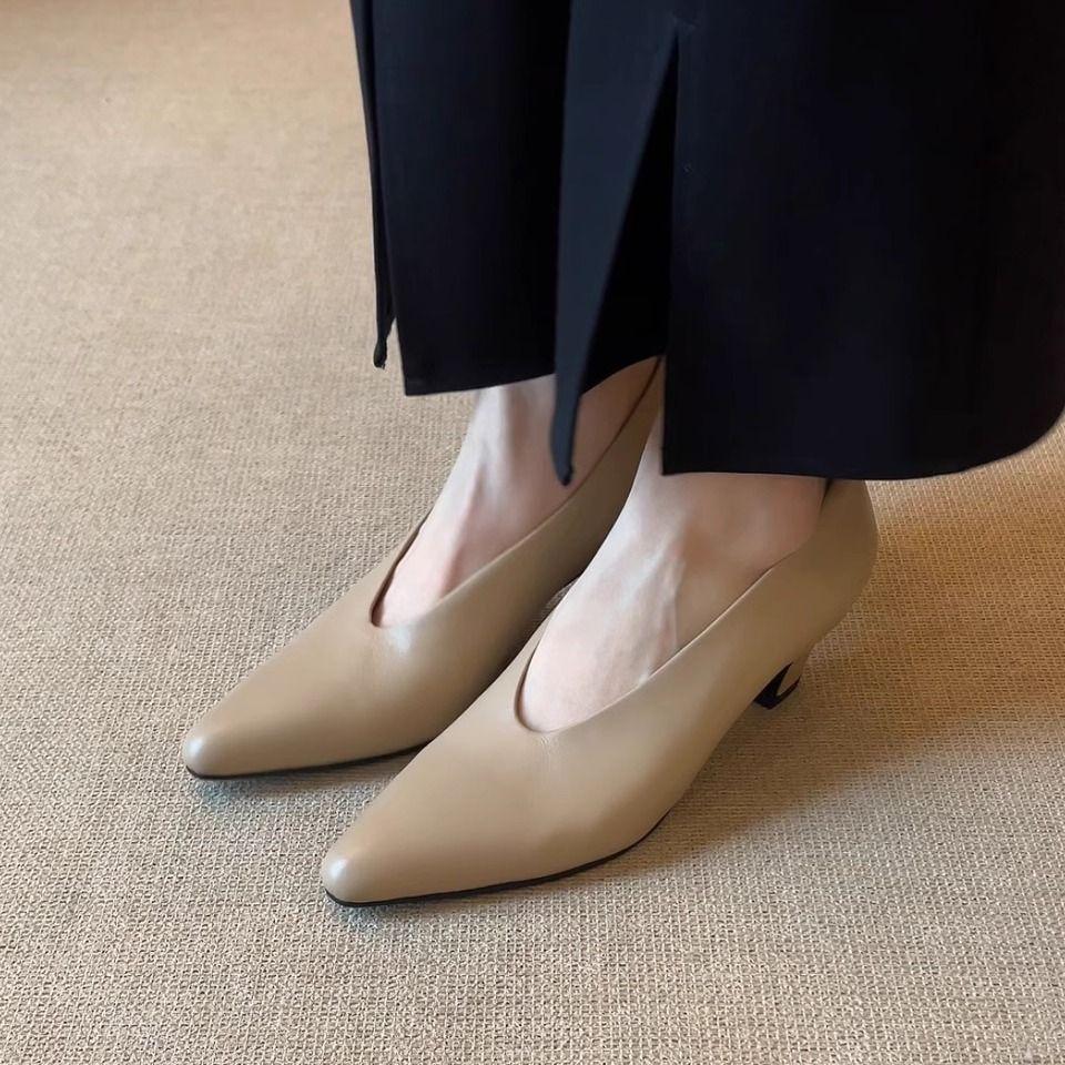 Nowe minimalistyczne codzienne retro szpilki z ostrym noskiem i dekoltem w serek nowy lekki otwór gruba podeszwa dojazdy moda małe buty na płaskiej podeszwie damskie