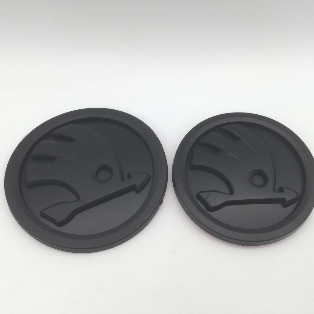 Samolepka na auto 2ks 90mm 80mm pro vůz SKODA Přední mřížka Kapota Znak na kapotě Zadní nárazník Kufr Samolepka Odznak Stylingový doplněk