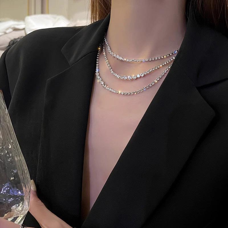 Elegant Multi-Layer Sparkling Diamond Clavicle Necklace for Women: Simple Luxury and Unique Design