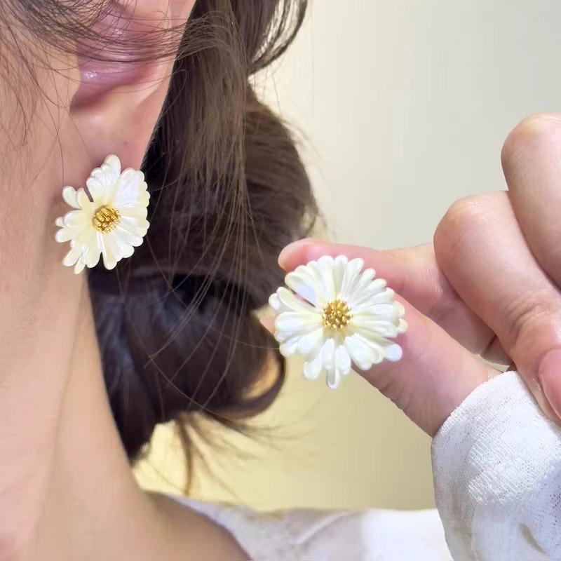 Versatile Daisy Stud Earrings: Fairy-Inspired, Simple Design for Women