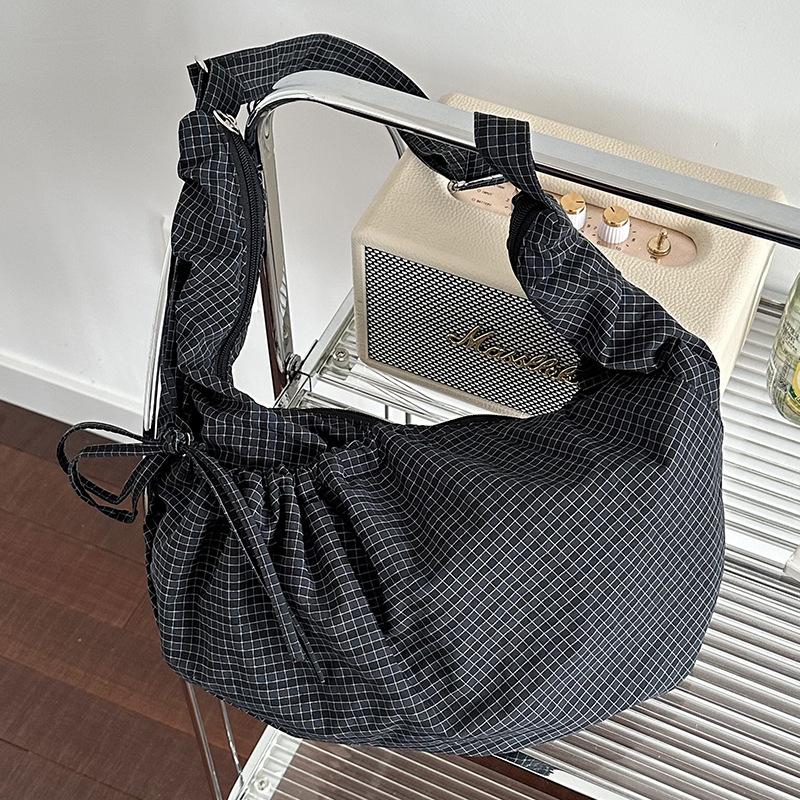 

Retro Plaid Hobos Shoulder Bags for Women Drawstring Pocket Nylon Dumpling Bag Large Capacity Portable Travel Messenger Bag