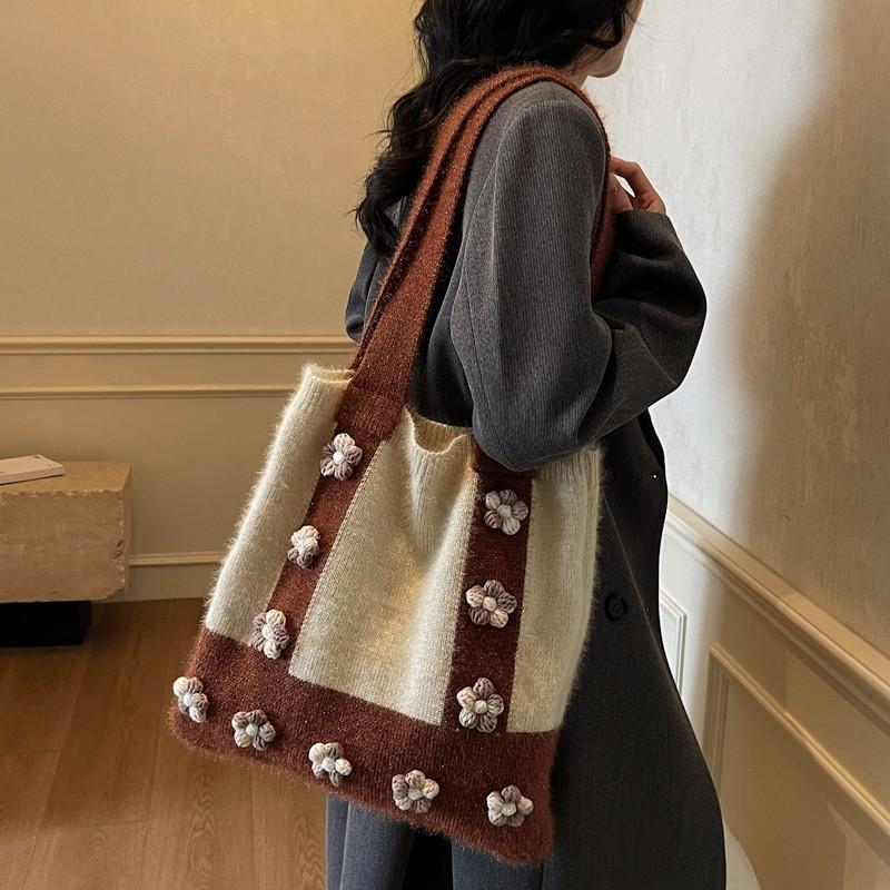 Women Plush Shoulder Bag Warm Cloth Fabric Handbag Soft Designer Flowers Handbags Girls Shoulder Bag Shopping Bag Large Capacity