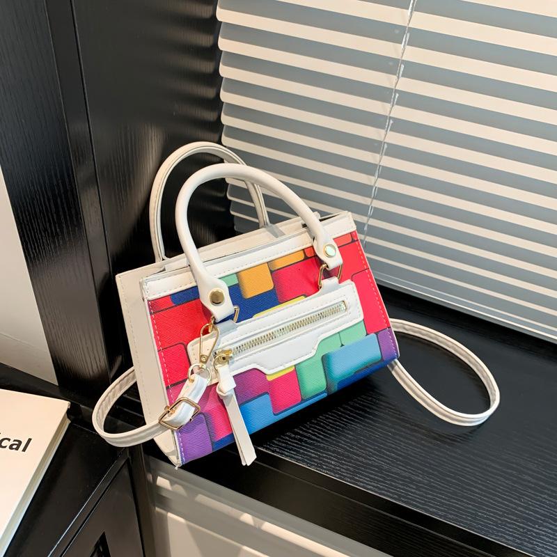 2025 Spring and Summer New Internet Celebrity Personality Fashion Contrasting Handbag Foreign Style Versatile Ins Shoulder Messenger Small Square Bag