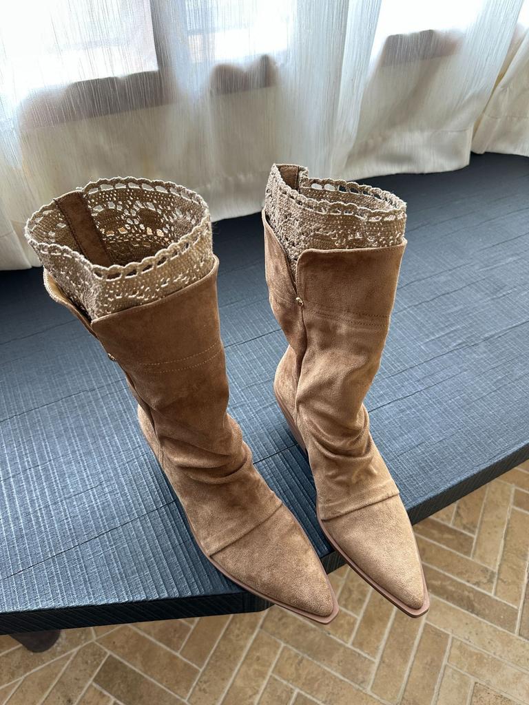 Pointed Boots 2025 Autumn and Winter New Pleated Stacking Boots Retro Lace Edge Thick Heel Western Cowboy Boots
