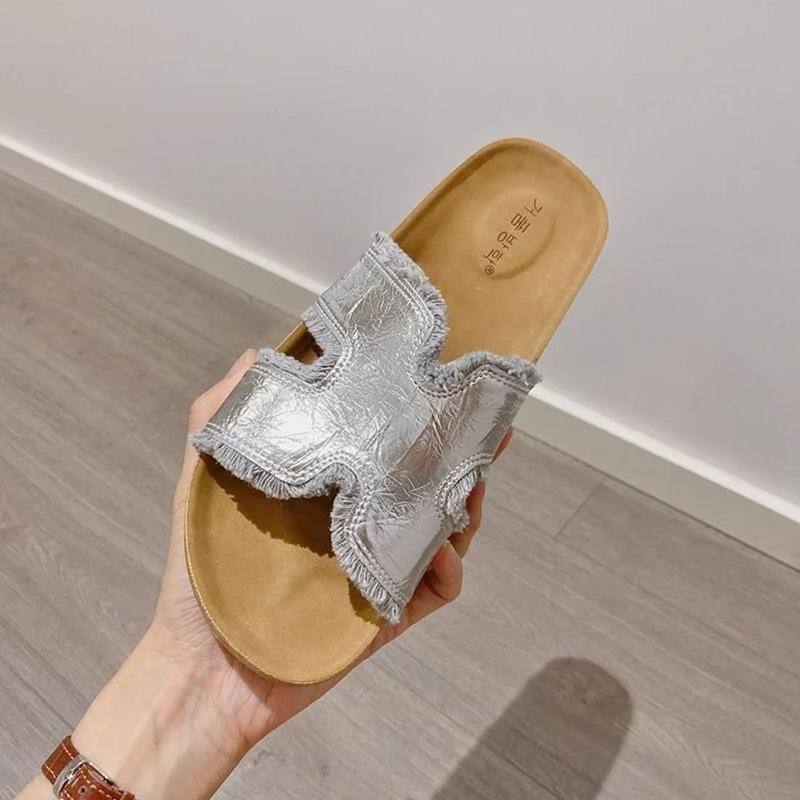 

Thick-soled slippers women s summer wear 2025 new shoes Internet celebrity versatile super fire word Birkencool slippers 40 серебряный