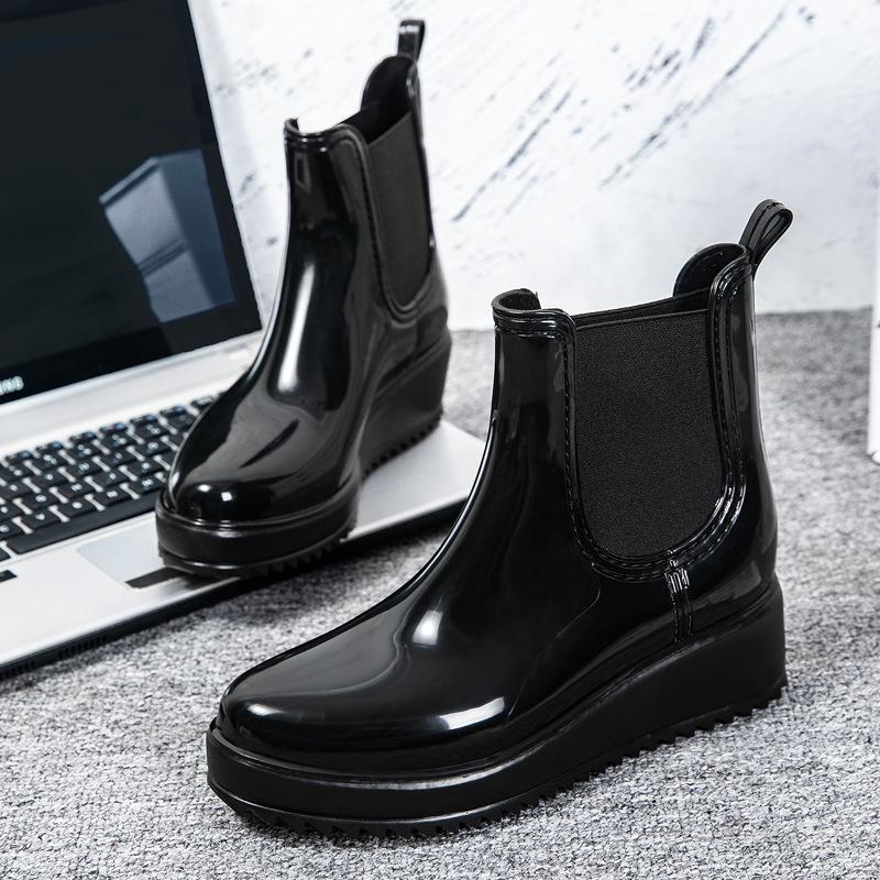 

Дождевики модные женские универсальные водонепроницаемые резиновые сапоги короткие женские взрослые утолщенные водонепроницаемые сапоги резиновые сапоги Martin сапоги 40 чёрный
