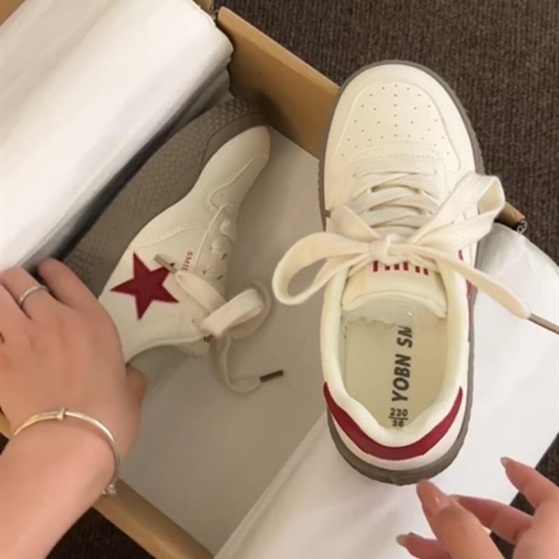 

Нишевые ретро легкие кеды женские осенние новые дышащие универсальные повседневные спортивные из мягкой кожи маленькие белые туфли 40 бежевый