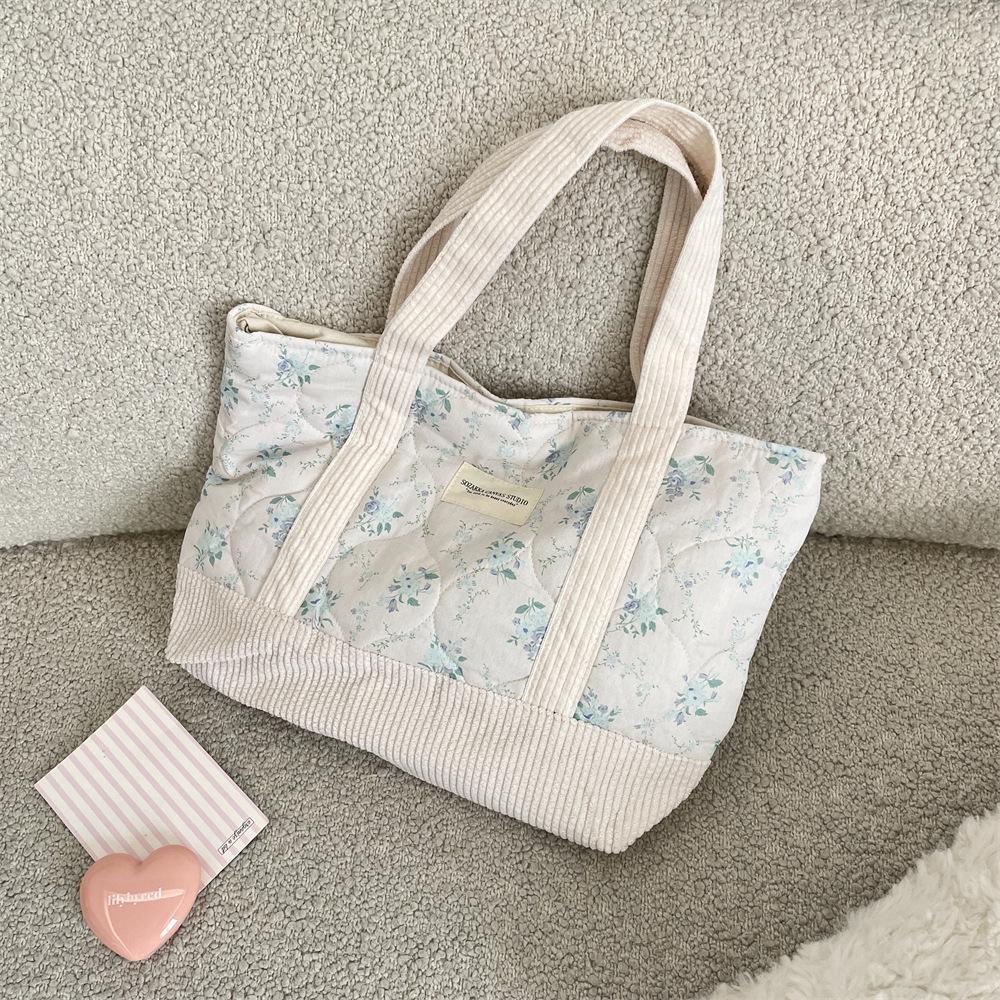 

Сумка-тоут из стеганого холста с цветочным пэчворком - Повседневная, для поездок на работу и покупок синий/белый