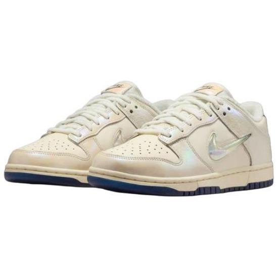 

Nike Dunk Low Mini Swoosh Мягкий жемчуг IM6571-027 Женский размер EU 40.5 жемчужина белый