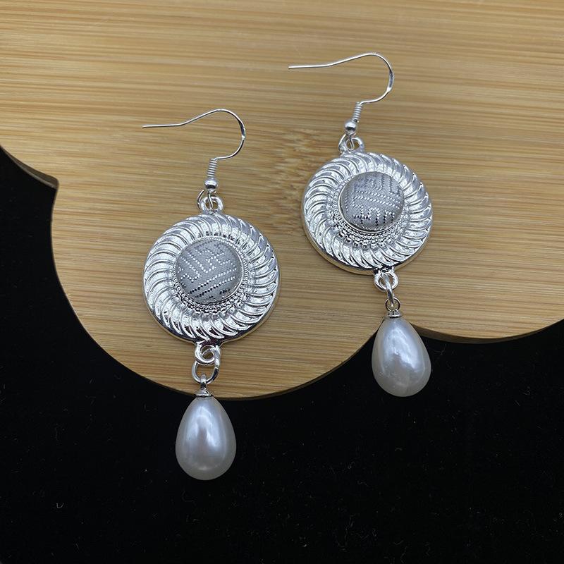 [Fabric] Mongolian earrings women's characteristic ethnic style short earrings, zinc alloy silver-plated, imitation silver earrings