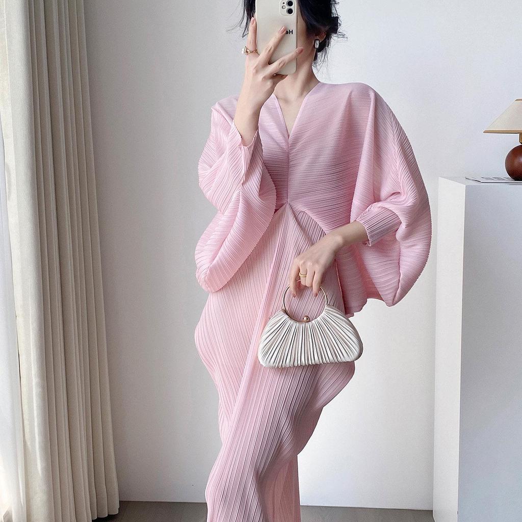 Miyake Pleats 2026 Elegant Batwing Sleeve Hip-Hugging Long Dress
