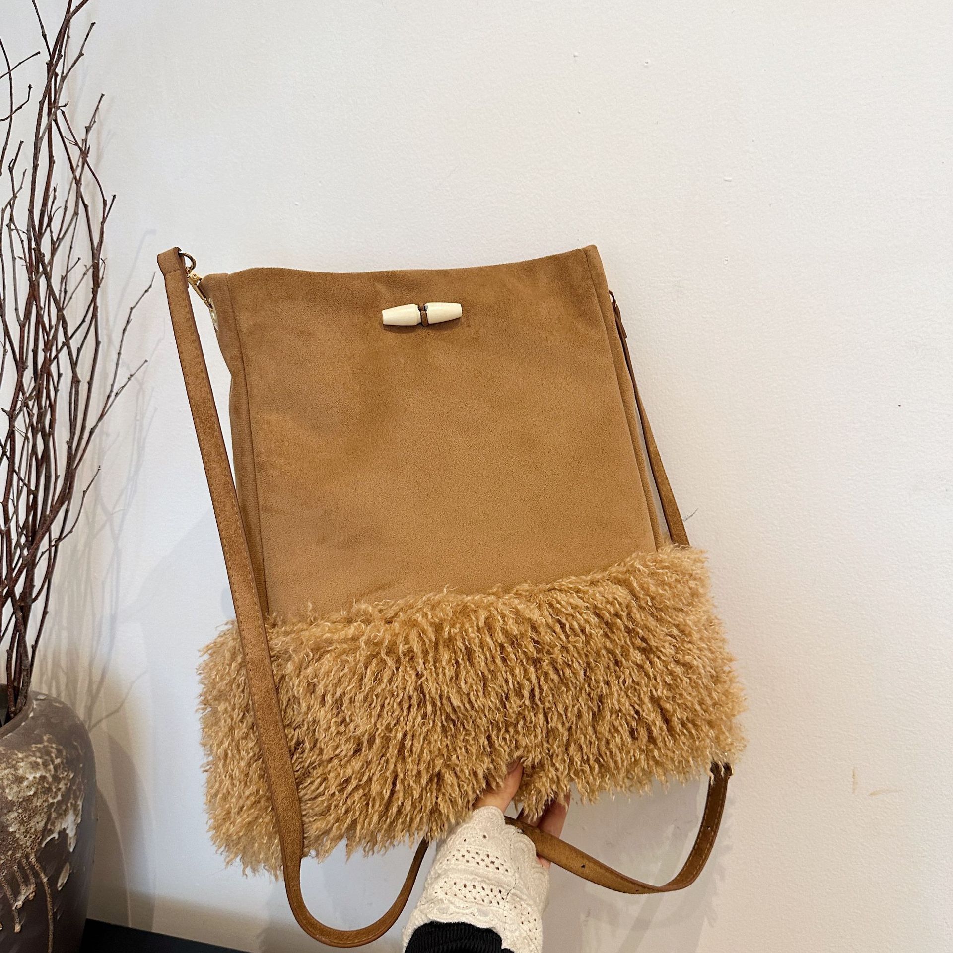 

Tassel fluff bucket bag women s bag suede underarm bag lamb fluff commuter shoulder messenger bag коричневый