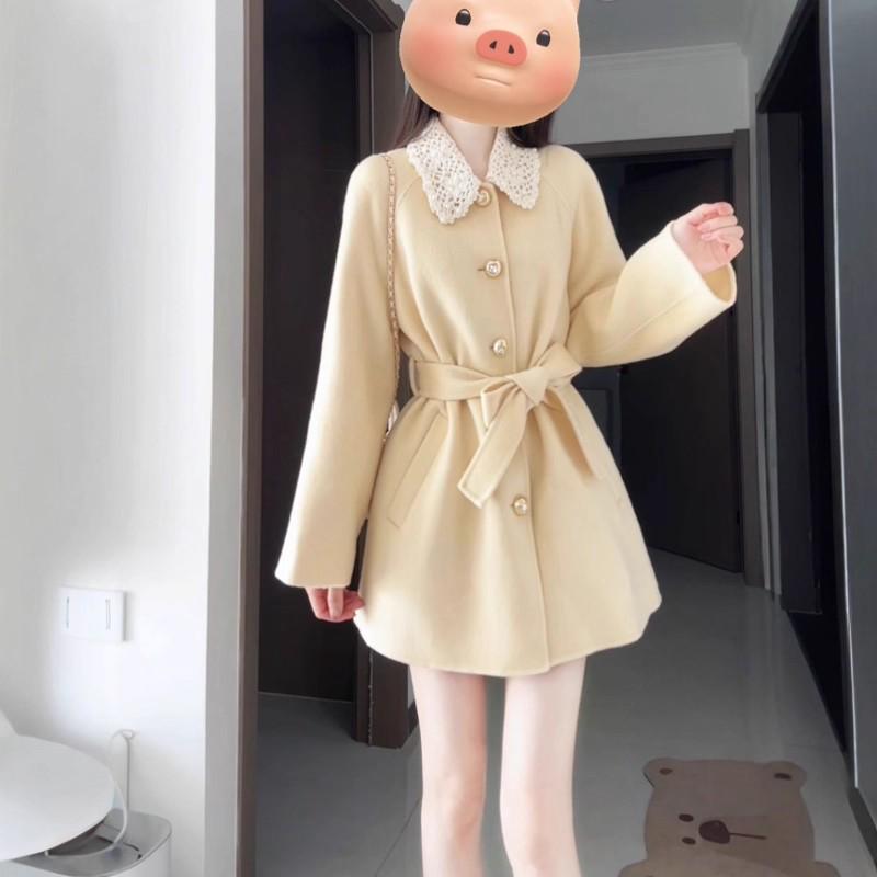 Элегантное молочно-желтое шерстяное пальто для женщин, Зима 2025: Нежный стиль, Кружевная вставка, Лацкан. L