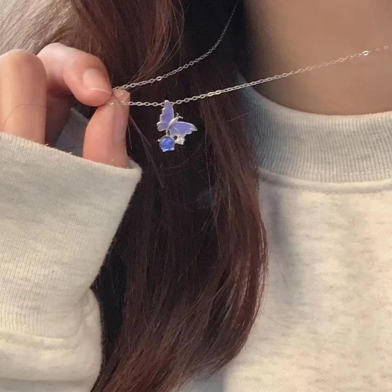 Bubble butterfly necklace female, niche design temperament flash diamond butterfly collarbone chain for girls