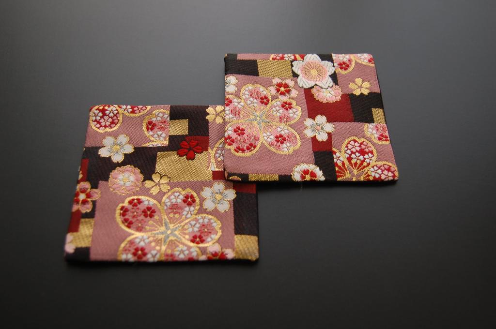 Shinsendo Gold Brocade Set of Gift Box English Made in Japanese Gift Coasters, 2, Included, Instructions, Japan, Kimono-style Design, (Benisakura)