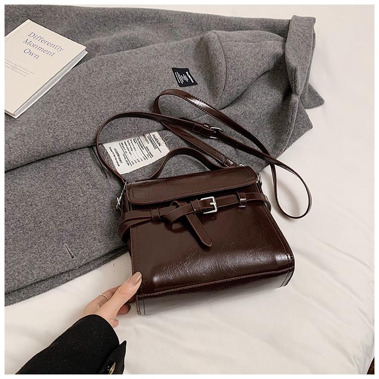 IELGY Retro Oil Leather Small Square Bag