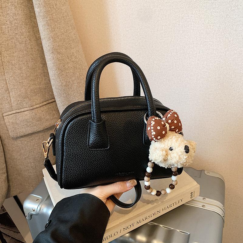 Han Niche Fashion Portable Boston Bag Women's 2026 Spring New Light Luxury Shoulder Messenger Bag