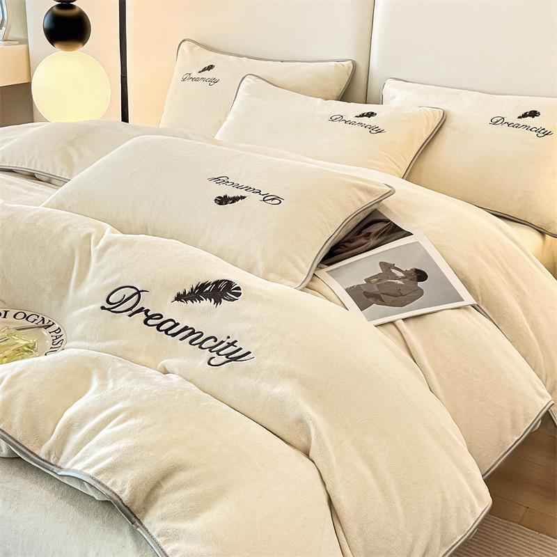 Class A Winter Double-Sided Velvet Coral Fleece Quilt Cover and Bed Sheet Set (4-Piece)