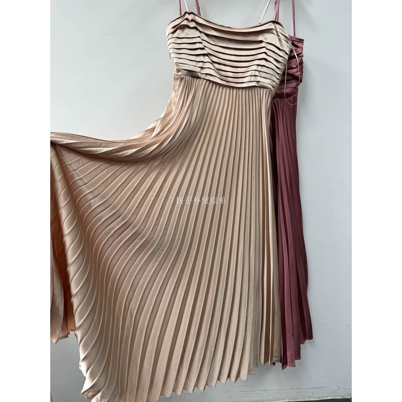 Old Beauty Single Lu * H Style Creased Pleat Big Hemline Sling Dress Temperament A Word High-End Satin Long Dress