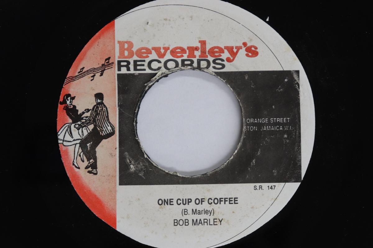 

7-дюймовая пластинка BOB MARLEY / THE SKATALITES - One Cup Of Coffee / Snow Boy NONE Beverley s Reco Ямайский Регги, Ска и Даб Б/У