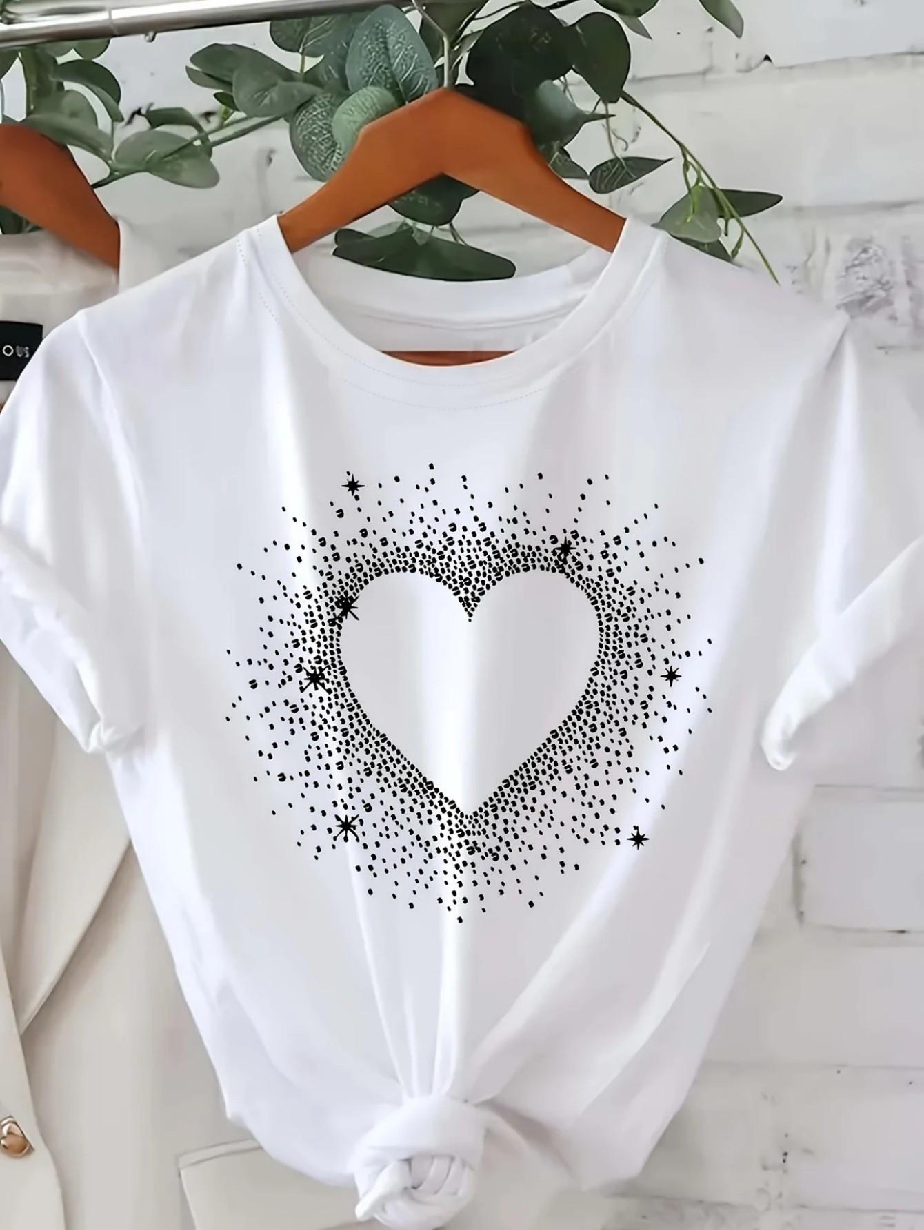 

Женская футболка с графическим принтом в виде черного сердца и точек. Свободный крой, круглый вырез, короткий рукав. Повседневный топ. Минималистичный дизайн. Мягкая ткань. S