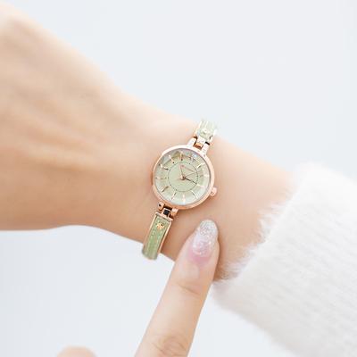 Premium Semi-Armband Horloge Dames Klein Verfijnd Licht Luxe Niche Mini Armband Horloge Groen Horloge