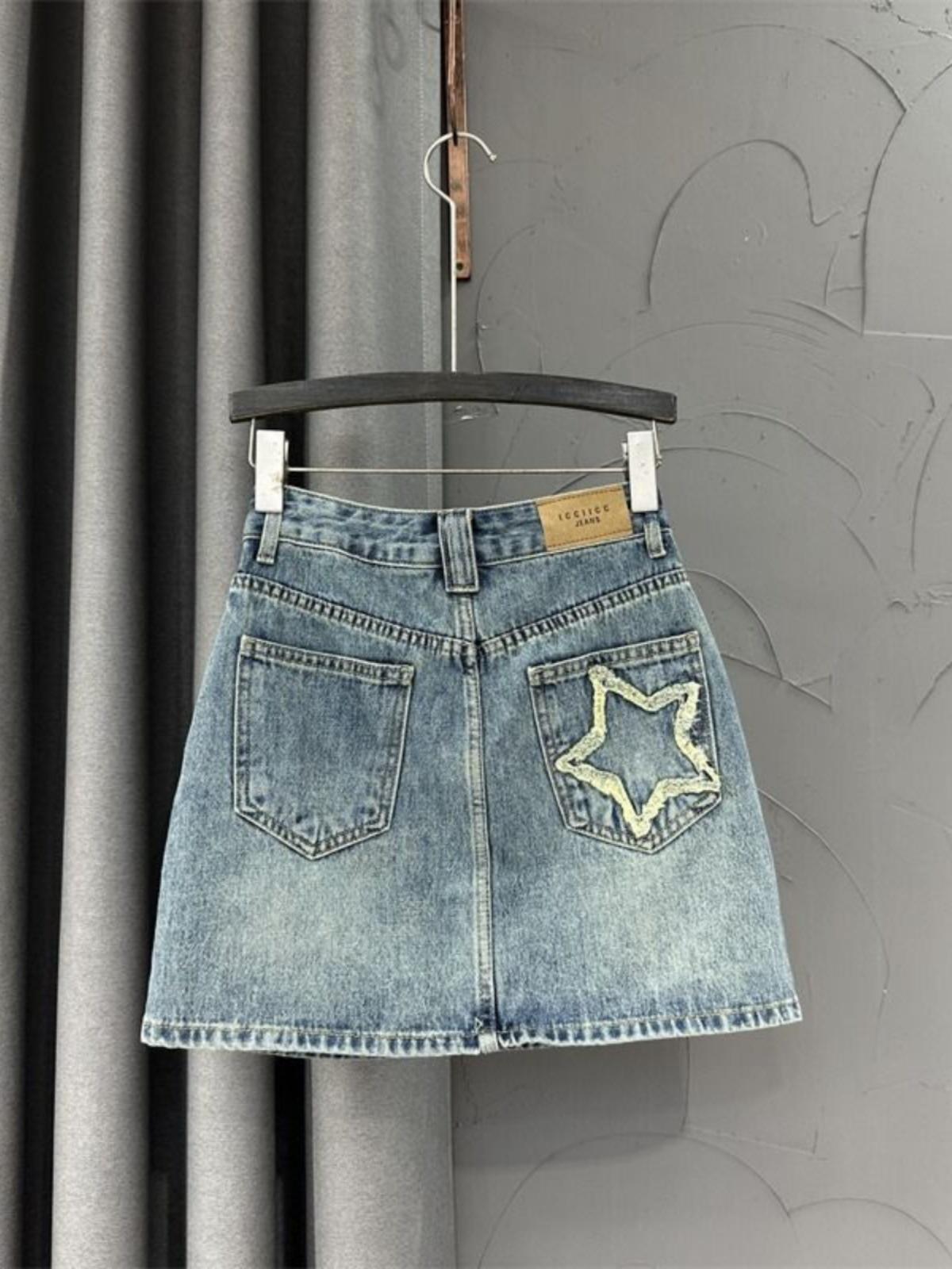 

Женская юбка из синего денима с высокой талией в стиле ретро 2024 года — стройнящий летний дизайн для миниатюрных фигур M