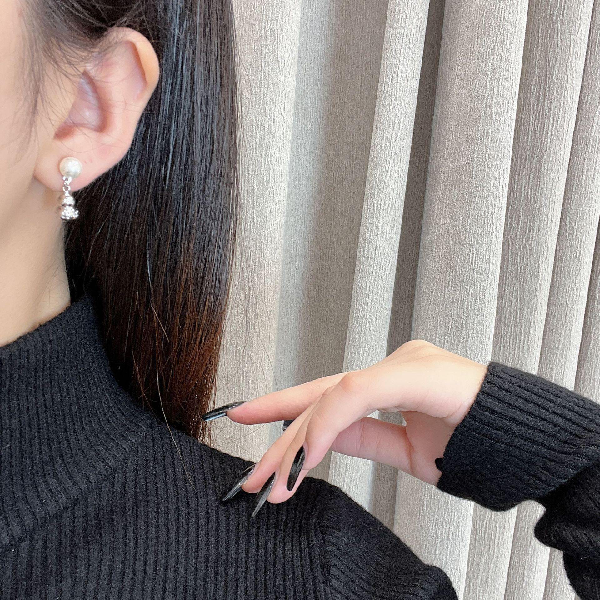 

Изысканные серьги-подвески в китайском стиле с жемчугом в форме тыквы-горлянки: Уникальный дизайн с художественным чутьем model E0852 белый