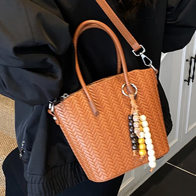 Women's Bag 2025 Autumn New Fashion Foreign Style Woven Shoulder Messenger Bag Large Capacity Commuter Bucket Bag Small Square Bag