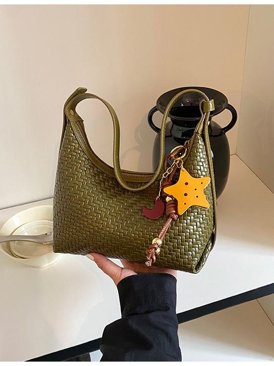 2026 Stylish Woven Dumpling Bag: Large-Capacity Women's Shoulder Handbag