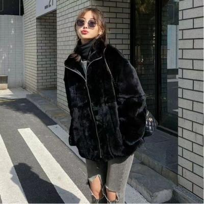 Outono e inverno novo jaqueta de pelúcia imitação de coelho preguiçoso imitação de pele leve moda solta peluda gola alta roupa feminina