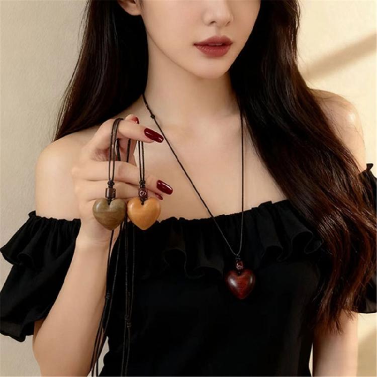 Lightweight Zinc Alloy and Wood Pendant Necklace Featuring Adjustable Chain for Sensitive Skin and Fashion Versatility