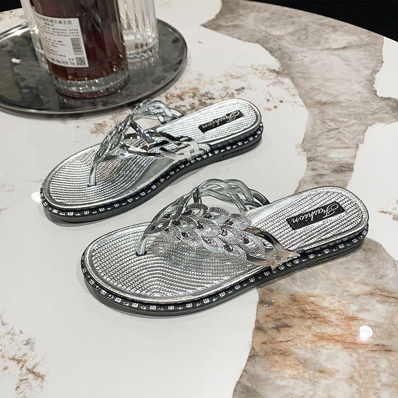 Fashion Korean version of cold slippers Internet celebrity non-slip beach shoes flat flip-flops women wear 2025 summer and autumn new