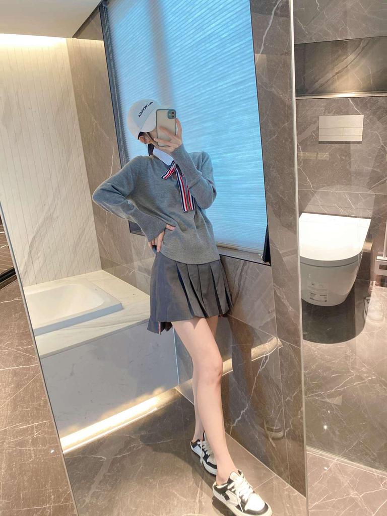 Preppy Two-Piece Bow Knit Sweater with Shirt Collar for Women