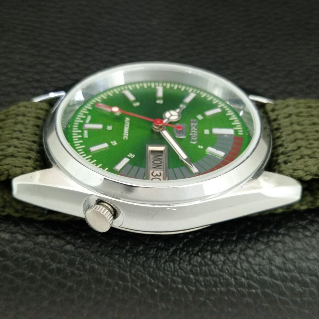 VINTAGE REFURBISHED SEIKO 5 AUTOMATIC JAPAN MENS GREEN DIAL WATCH a445820-1