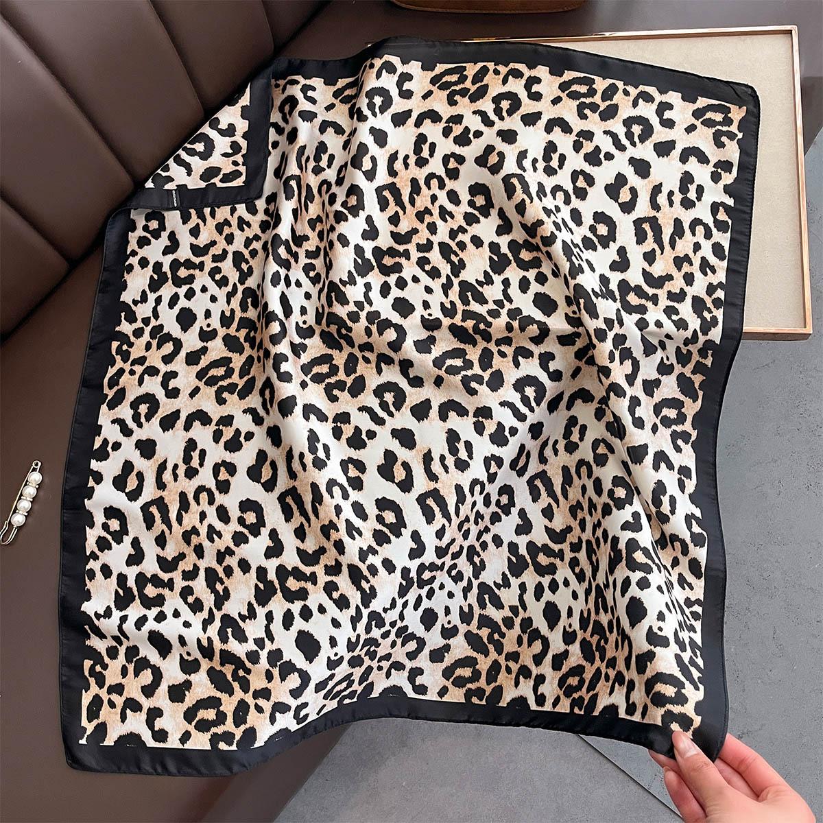 

Classical Leopard Print Neckerchief 70*70 Cm Silk Square Scarf Women Soft Satin Headscarf Hijab Female Headband Foulard Decorate 70x70cm
